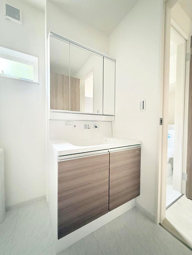 ■明るい洗面所は毎朝の歯磨きも楽しくできちゃいそうです♪