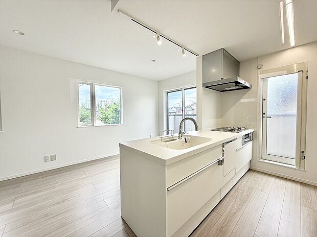 ■シンプルで機能的、毎日使いやすいキッチン