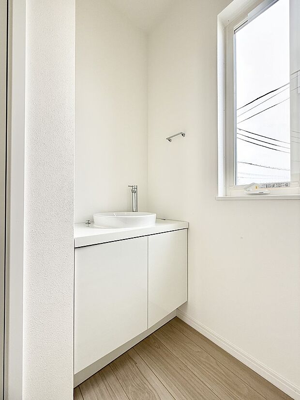 ■明るい洗面所は毎朝の歯磨きも楽しくできちゃいそうです♪