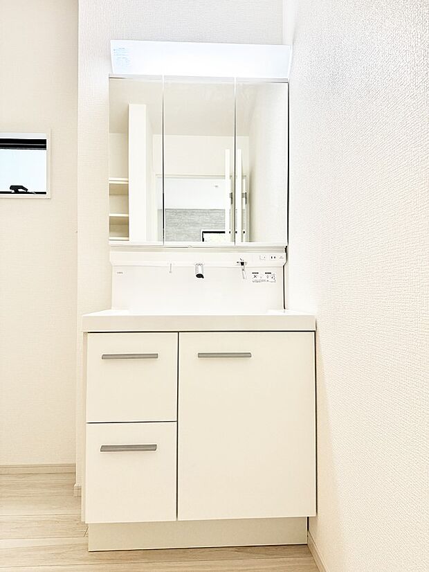 ■明るい洗面所は毎朝の歯磨きも楽しくできちゃいそうです♪