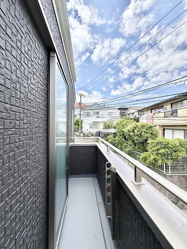 ■ 心地よい風と光を感じる、くつろぎのバルコニー