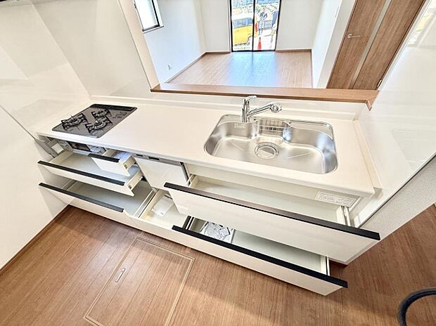 ■シンプルで機能的、毎日使いやすいキッチン