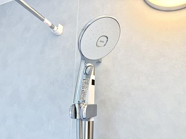 ■手元で簡単に止水できるため、水の無駄遣いを減らすことができます。