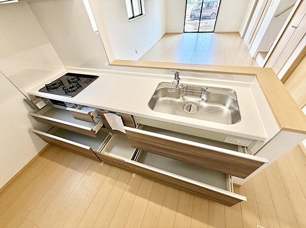 ■シンプルで機能的、毎日使いやすいキッチン