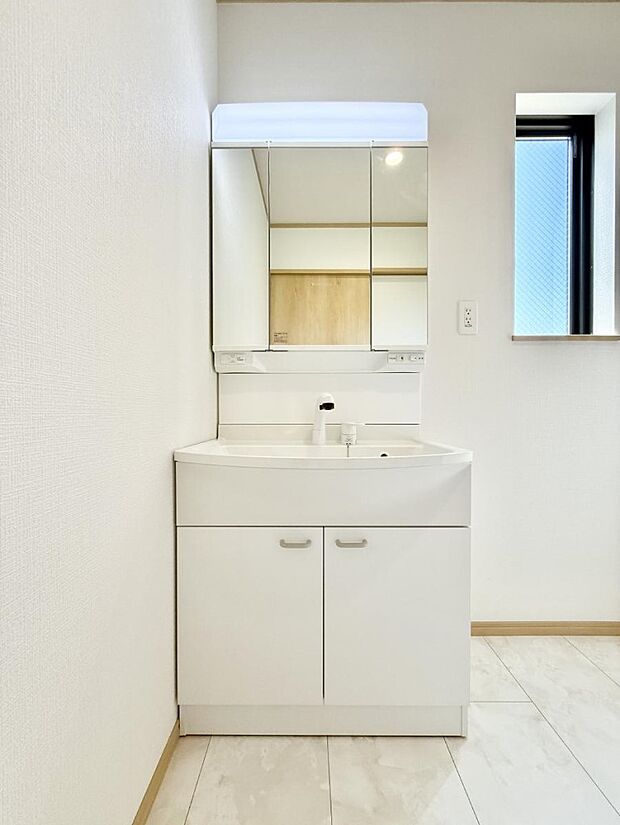 ■明るい洗面所は毎朝の歯磨きも楽しくできちゃいそうです♪