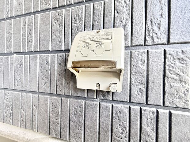 ■屋外に電源コンセントがあれば、高圧洗浄機で窓や外壁を掃除するなど便利です。