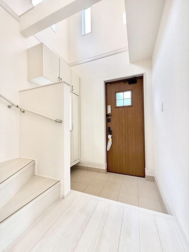 ■ 毎日を気持ちよく迎える、明るく温もりのある玄関