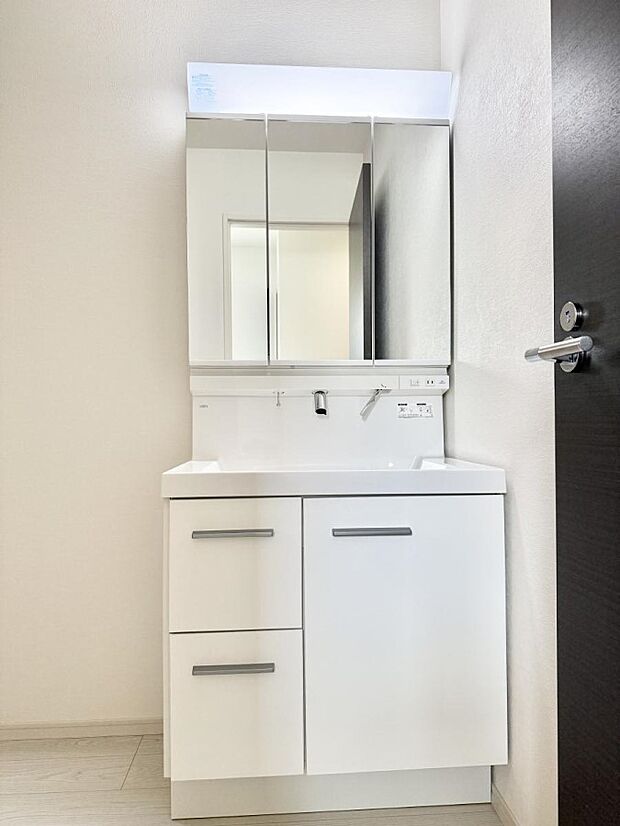 ■明るい洗面所は毎朝の歯磨きも楽しくできちゃいそうです♪