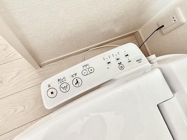 ■温水洗浄で快適、清潔感が保たれるシャワートイレ