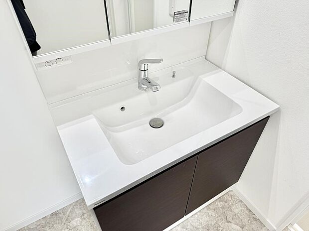 ■手洗いや顔を洗う時も快適に使える便利なシャワー