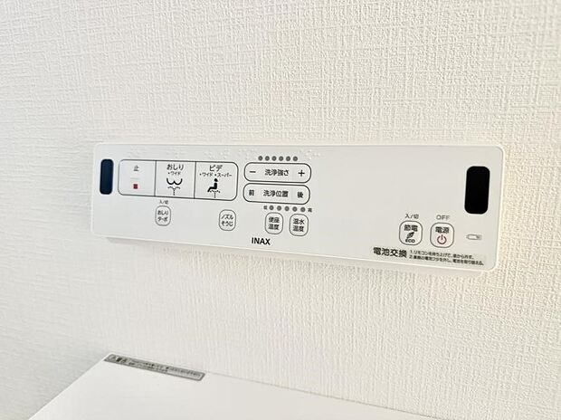 ■温水洗浄で快適、清潔感が保たれるシャワートイレ