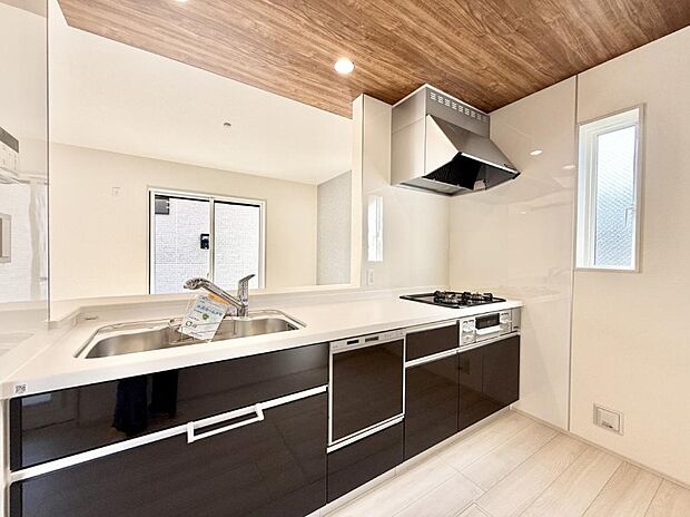 ■家族の絆を深める、温もりのあるキッチン