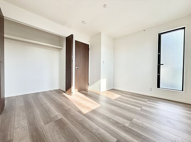 ■シンプルな空間で、収納付きベッドやデスクなど、多機能な家具を活用しやすいです