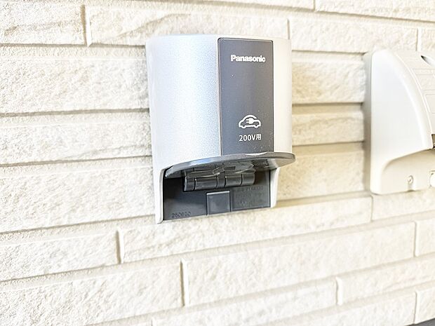 ■自宅で簡単に充電でき、エコなカーライフをサポート