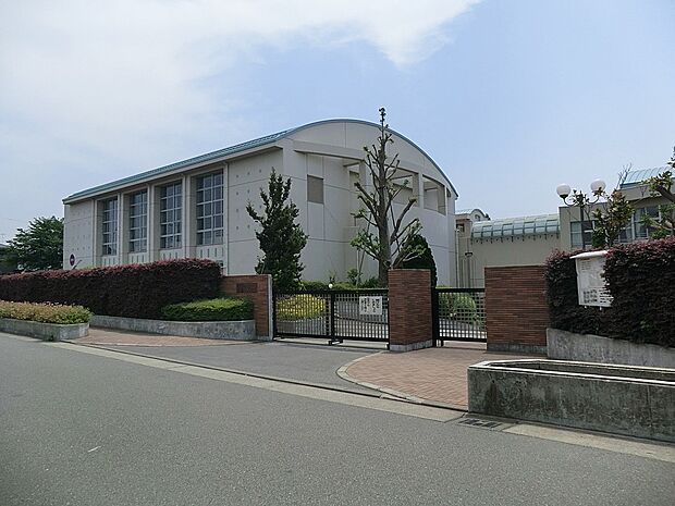小学校 1300m 藤沢市立六会小学校