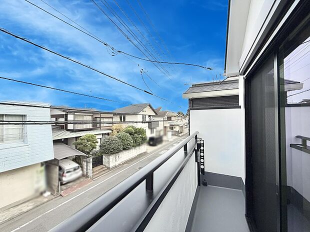 ■ 心地よい風と光を感じる、くつろぎのバルコニー