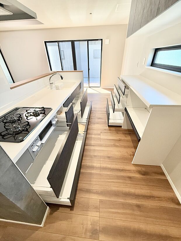 ■シンプルで機能的、毎日使いやすいキッチン