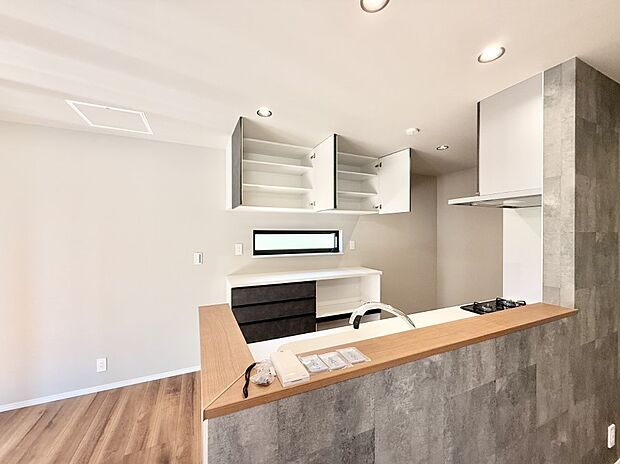 ■家族の絆を深める、温もりのあるキッチン