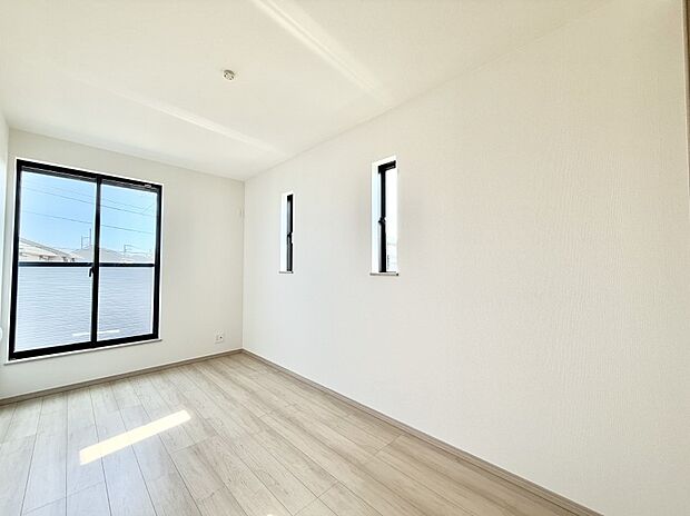 ■シンプルな空間で、収納付きベッドやデスクなど、多機能な家具を活用しやすいです