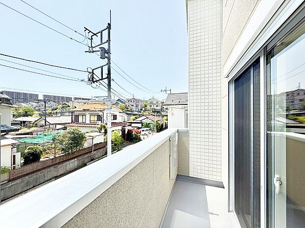 ■ 自然を身近に感じる、開放的なバルコニー