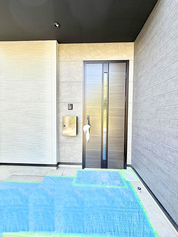 ■ シンプルで美しく、住まいの第一印象を彩る玄関です