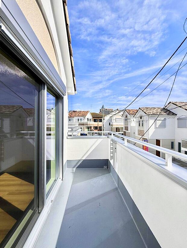 ■ 自然を身近に感じる、開放的なバルコニー