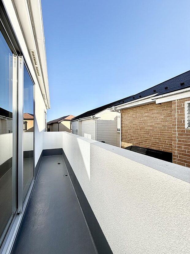 ■ 自然を身近に感じる、開放的なバルコニー