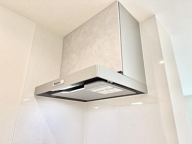 ■フードに覆われている為、匂いが換気扇に誘導され、効率的に排煙ができます