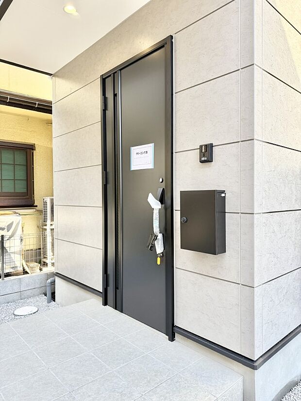 ■ シンプルで美しく、住まいの第一印象を彩る玄関です