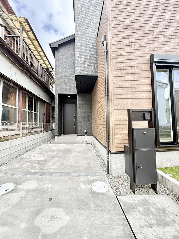 ■ シンプルで美しく、住まいの第一印象を彩る玄関です