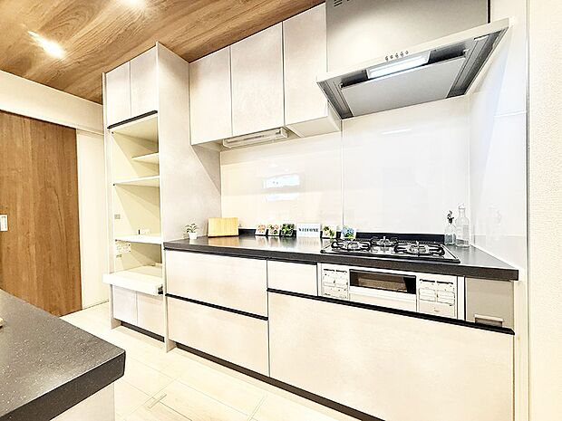 ■シンプルで美しく心地よい時間を生むキッチン空間