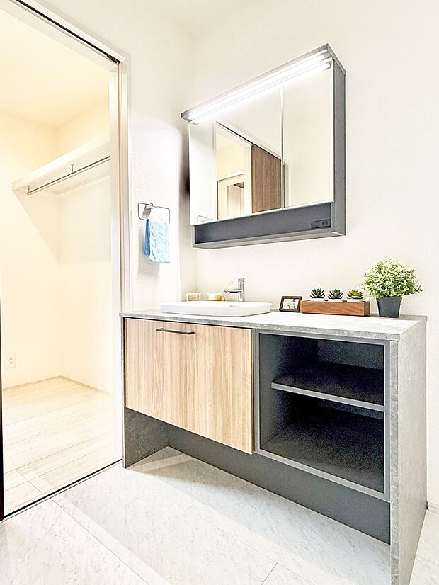 ■明るい洗面所は毎朝の歯磨きも楽しくできちゃいそうです♪