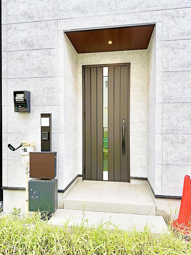 ■ シンプルで美しく、住まいの第一印象を彩る玄関です