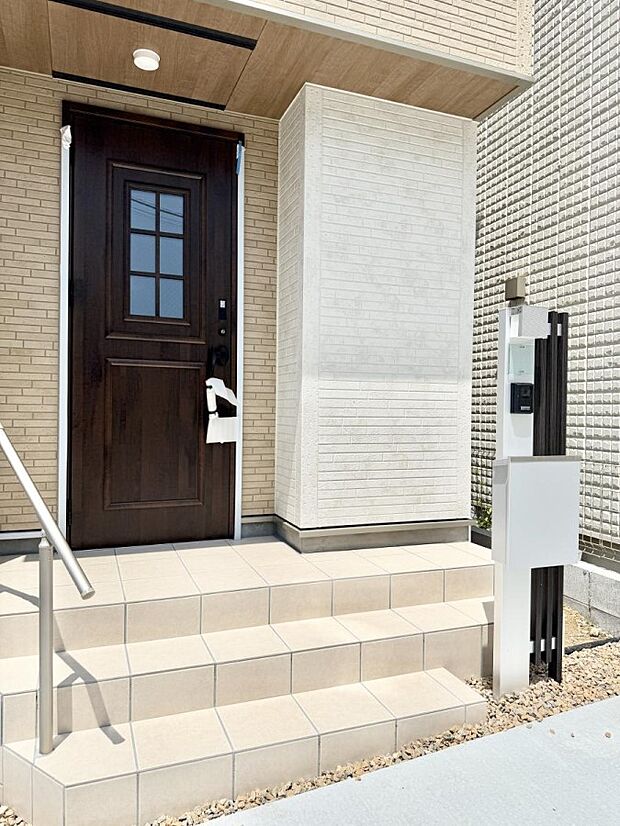 ■ 心地よい暮らしへとつながる、温かい玄関