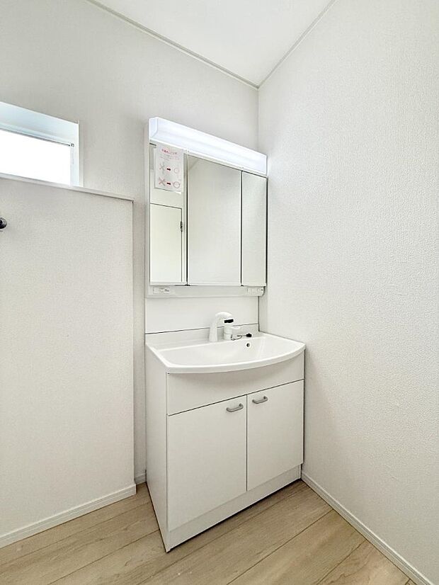 ■明るい洗面所は毎朝の歯磨きも楽しくできちゃいそうです♪