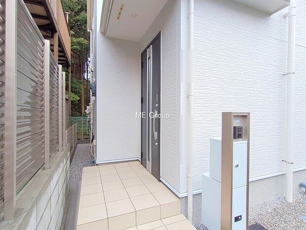 ■ シンプルで美しく、住まいの第一印象を彩る玄関です