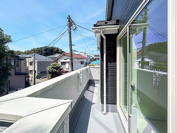 ■ 自然を身近に感じる、開放的なバルコニー