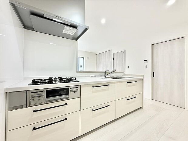 ■シンプルで機能的、毎日使いやすいキッチン