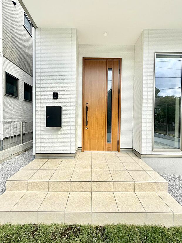 ■ 家族とゲストをやさしく迎える、心温まる玄関