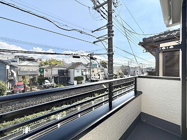 ■ 心地よい風と光を感じる、くつろぎのバルコニー