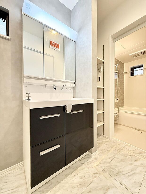 ■明るい洗面所は毎朝の歯磨きも楽しくできちゃいそうです♪