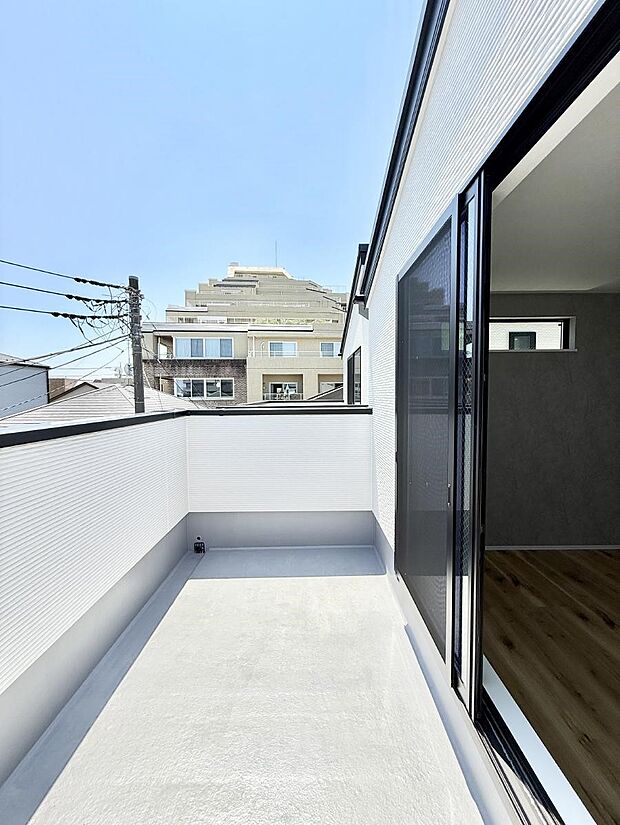 ■ 心地よい風と光を感じる、くつろぎのバルコニー