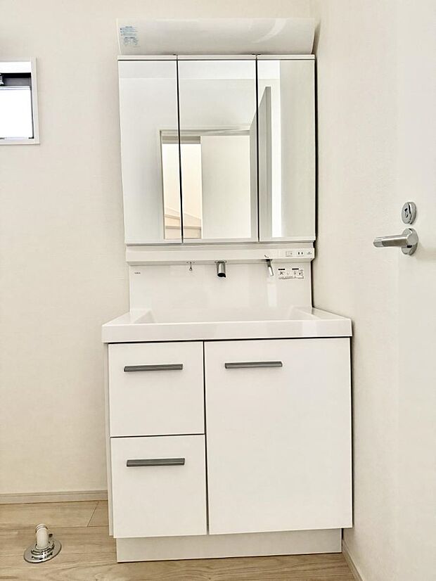 ■明るい洗面所は毎朝の歯磨きも楽しくできちゃいそうです♪