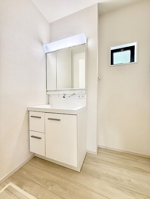 ■明るい洗面所は毎朝の歯磨きも楽しくできちゃいそうです♪