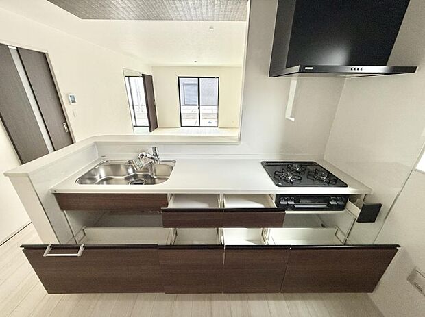 ■シンプルで機能的、毎日使いやすいキッチン