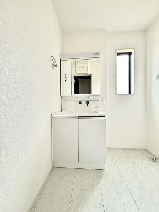 ■明るい洗面所は毎朝の歯磨きも楽しくできちゃいそうです♪