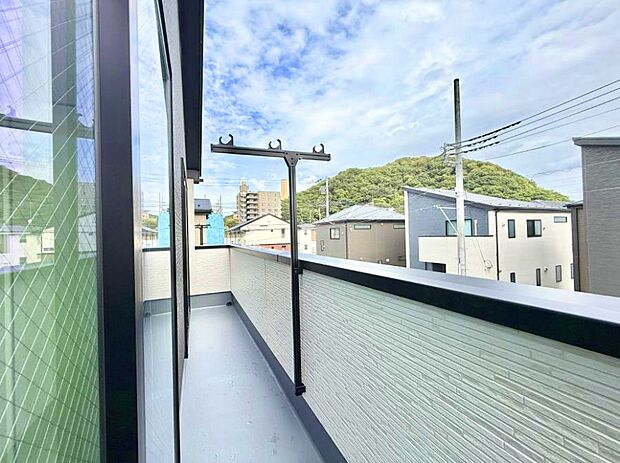 ■ 心地よい風と光を感じる、くつろぎのバルコニー