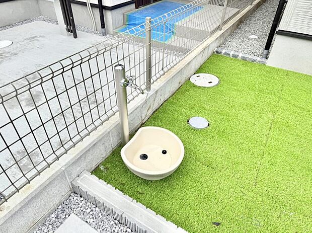 ■敷地内にゆとりある緑のスペースがあり、穏やかな雰囲気です