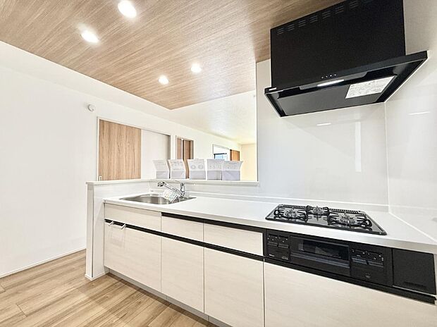 ■シンプルで機能的、毎日使いやすいキッチン