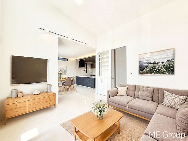 ■ここにいる時間が一番長いから　やっぱりリビングは明るい方がいいですよね  ※家具はCGです